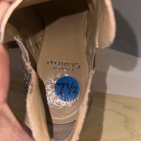 Vince Camuto Black and Tan Ankle Boots Snakeskin Print - Picture 4 of 4